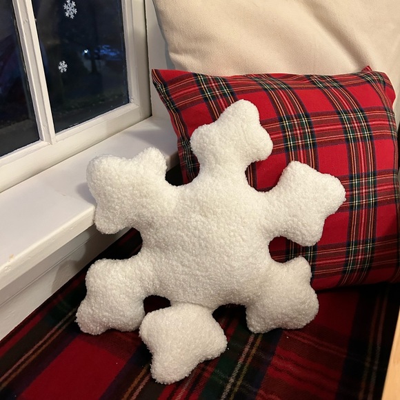 Snow Flake Pillow - Picture 1 of 2